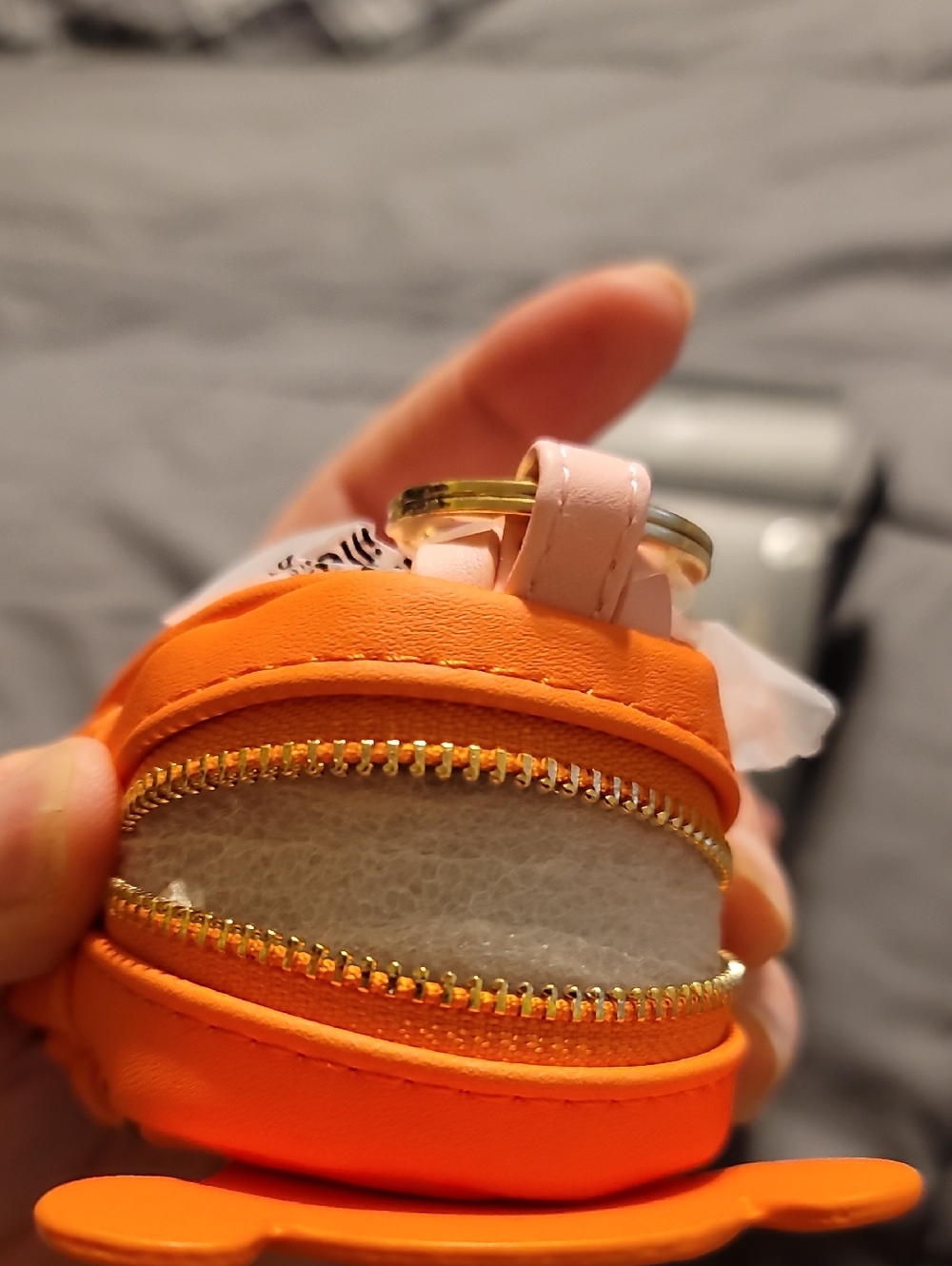Loungefly Mini Backpack Keychain Tigger - Picture 3 of 4